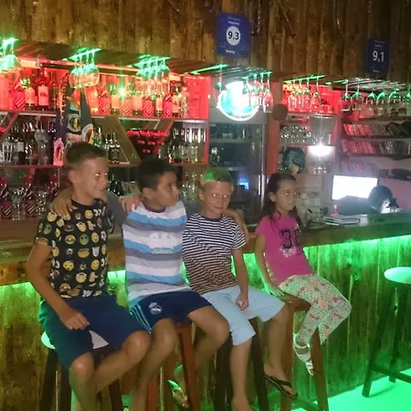 格律恩酒店 Kızılot